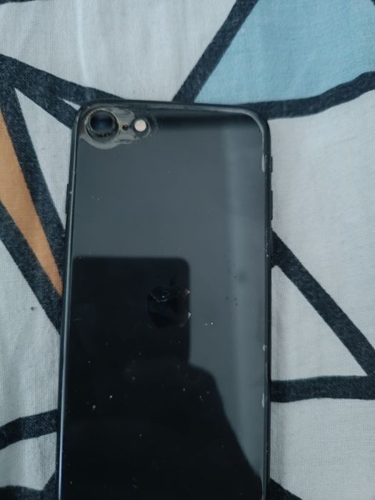 Продам iphon SE в хорошем состоянии