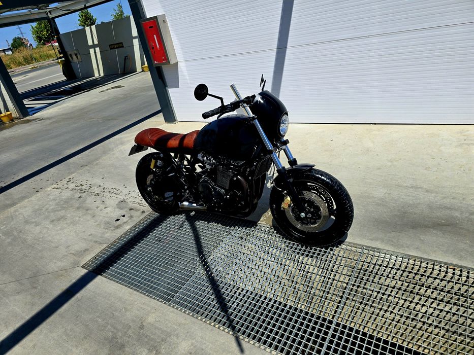Suzuki 1200 cafe racer custom