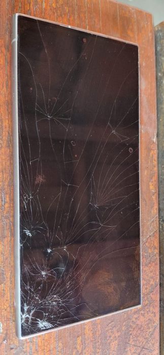 Samsung s24 ultra, cu sticla sparta