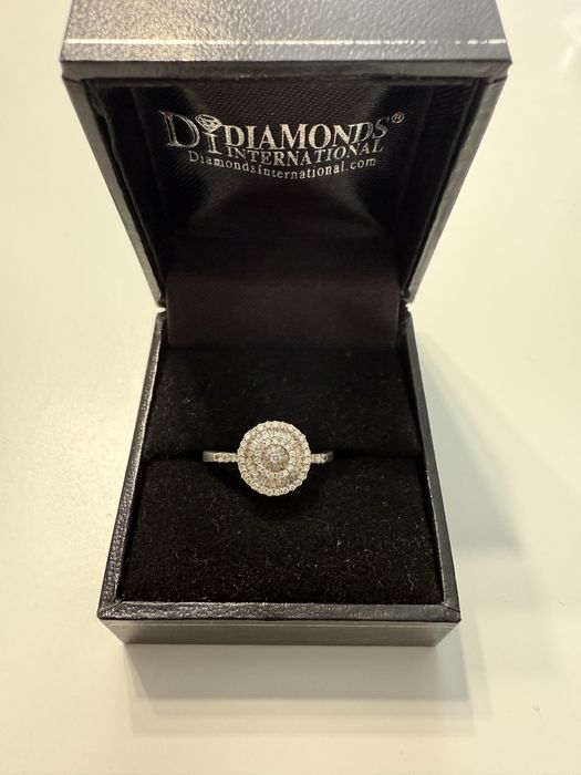 Vand inel cu diamante pretioase dama