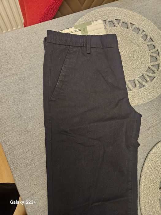 Pantaloni barbatesti