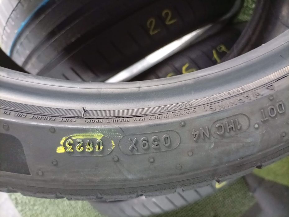 255 35 19 Michelin