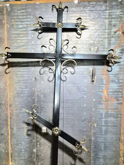 Продам новый металлический могильный крест!