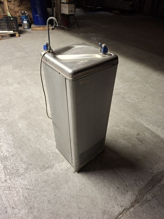 Диспенсер за вода