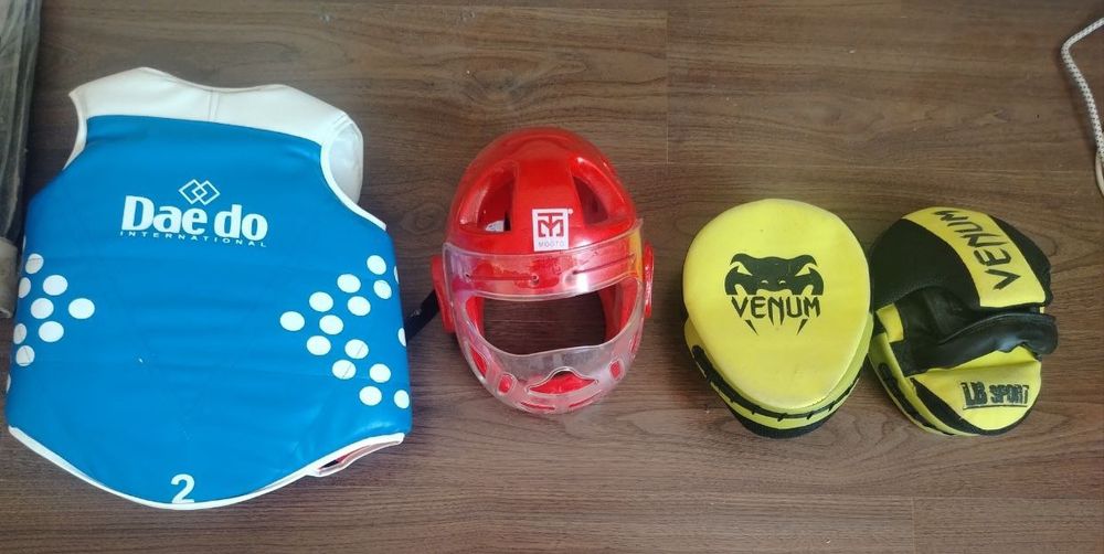 Taekvondo / boks himoya ekipirovkasi va lapalar sotiladi