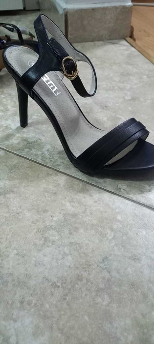 Sandale 36 noi ,toc de 8cm/2modele