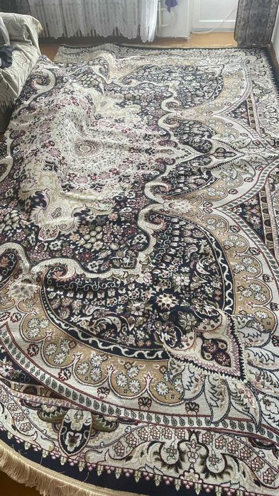 Палас в отличном состоянии