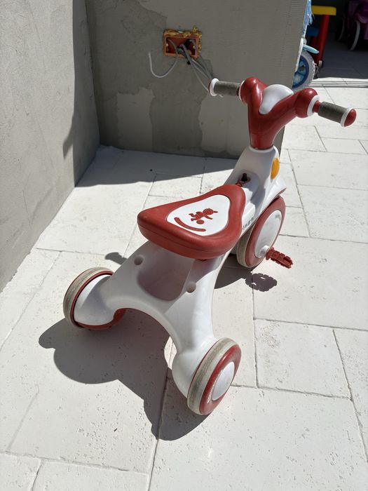Tricicletă copii ride-on roșu/alb, stabilă, multifuncțională