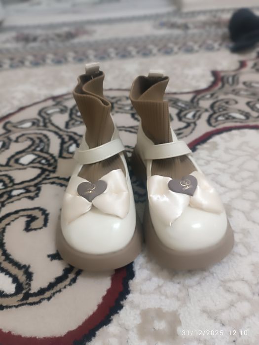 Bolalar krosovkasi orginal xitoy ,narxi bomba bomba