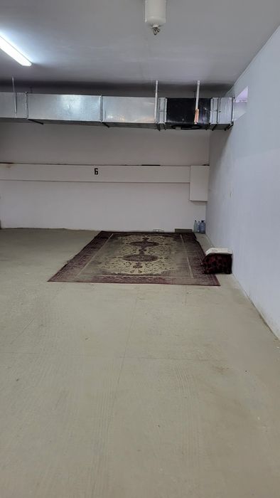 Подземный паркинг в центре города.