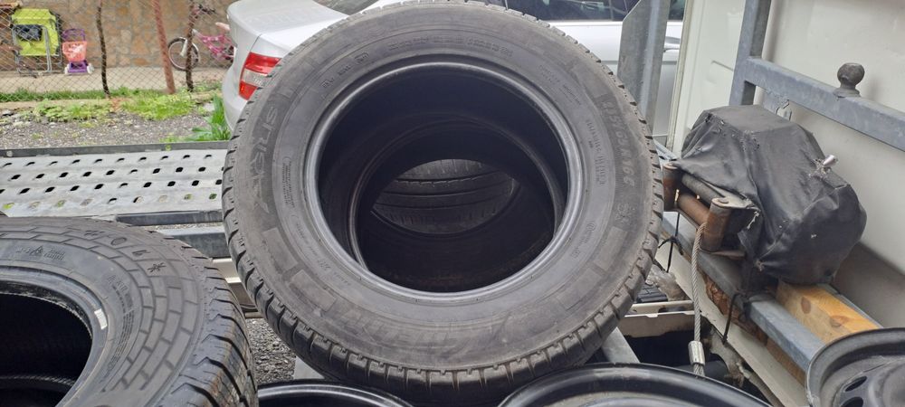 Джанти 16 бусови и гуми 235.65.16 ц