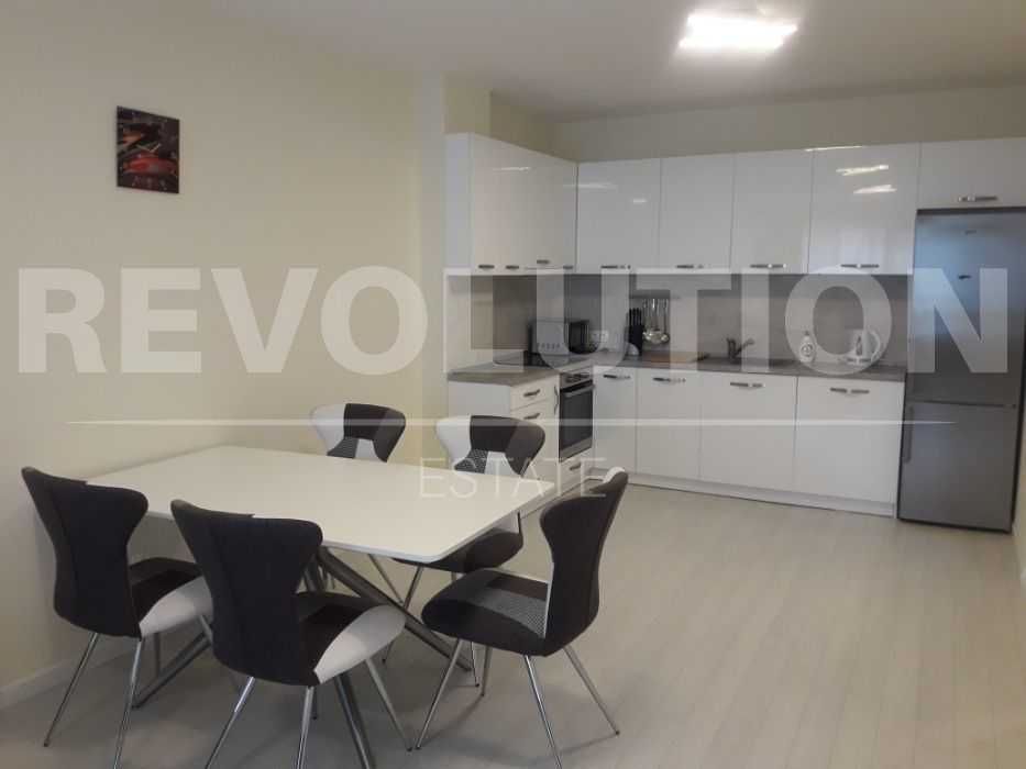 Дава се под наем Двустаен апартамент в Варна, Център - 65 кв.м за 510 € - Снимка #2