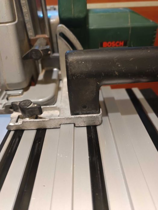 Продавам циркуляр Bosch с водеща шина!