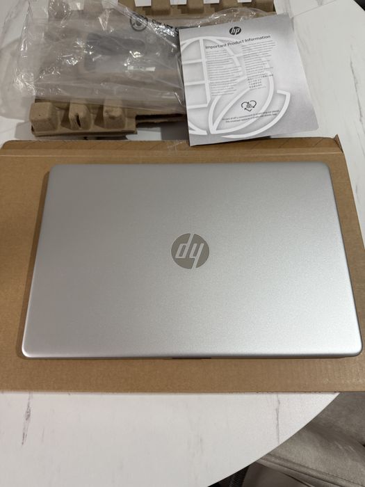 Laptop Hp 15s -eq2..AMD Ryzen 5
