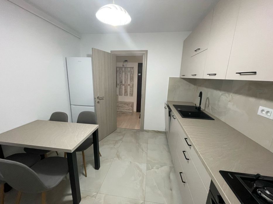 Inchiriez apartament cu 2 camere  in Noua, confort I decomandat.