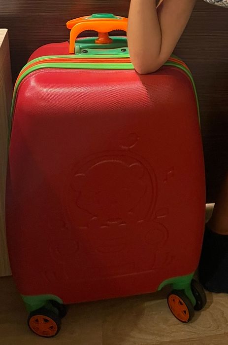 Продаю Детский чемодан