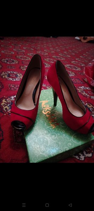 Ayollar uchun oyoq kiyim