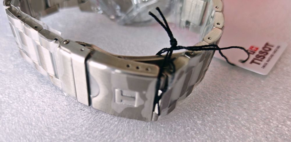 TISSOT SUPERSPORT CHRONO чисто нов оригинален с кутия мъжки часовник