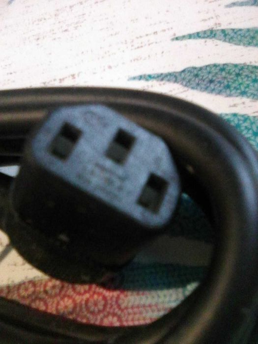 Продавам кабел за монитор