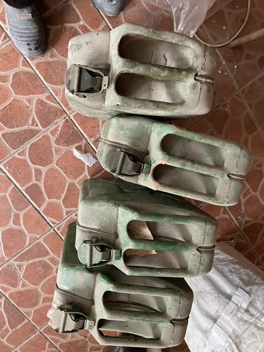 Канистры железные 4 шт