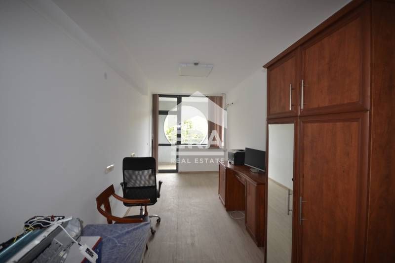 Дава се под наем Офис в Хасково, Център - 25 кв.м за 195 € - Снимка #1