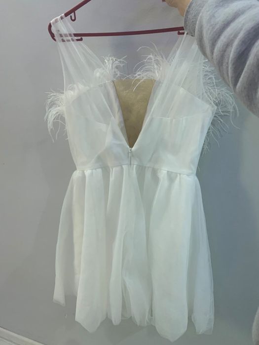 Бяла рокля Junona