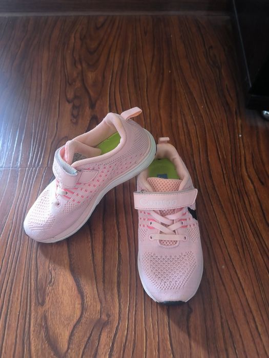 Кроссовки фирменные