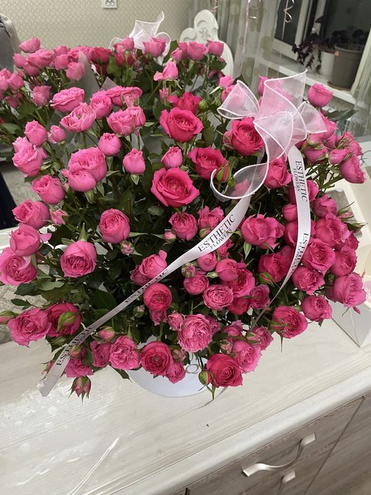 Красивые, свежие цветы только что принесли