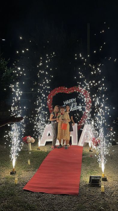 Холодный фонтан, фейрверки, искры