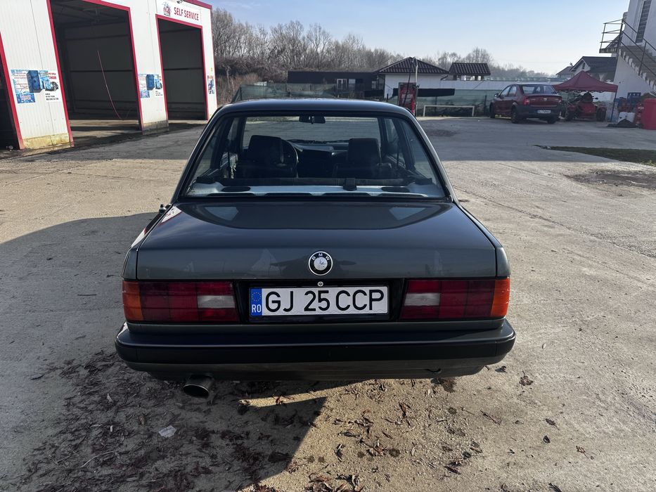 Bmw ursulet 1990 in doua usi