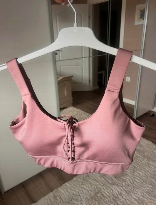 Guess Bustiera Sport Noua