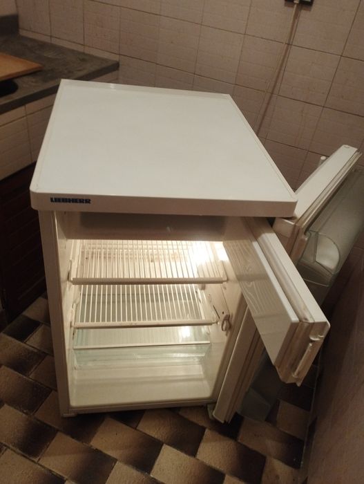 Малък хладилник Либхер