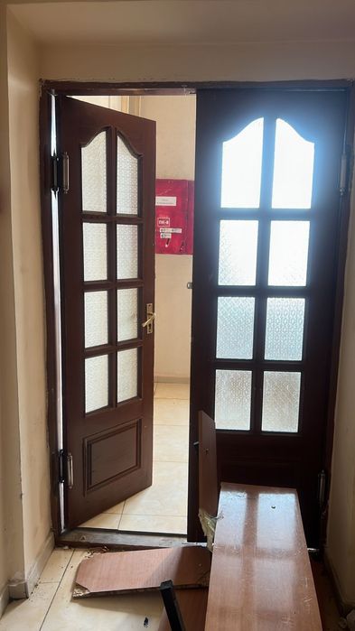 Продаются  двери в отличном состояние