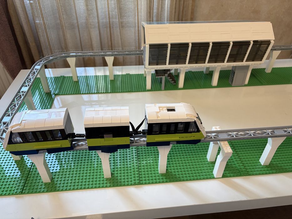 конструктор Mould King 12040 –  Express Light Rail Train