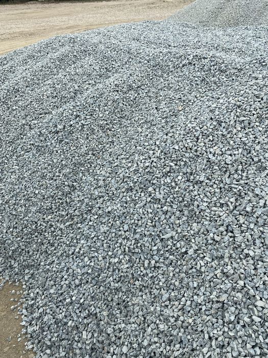 Pamant nisip balast balastru piatra concasata sparta calcar balastru