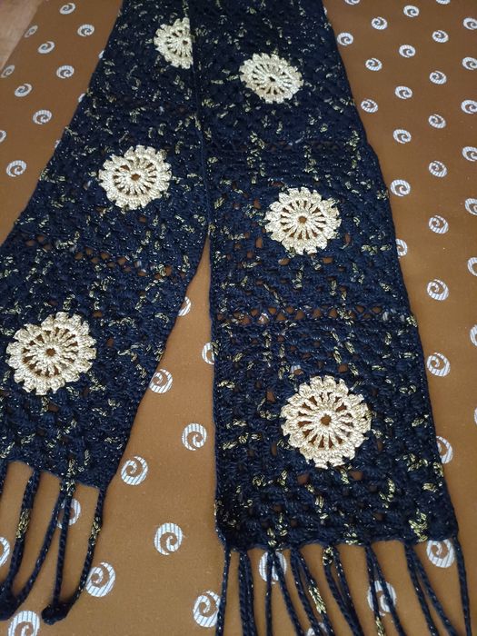 Нов плетен шал черно и злато