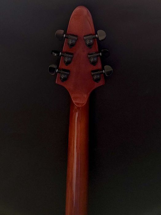 Поръчкова електрическа китара Flying V