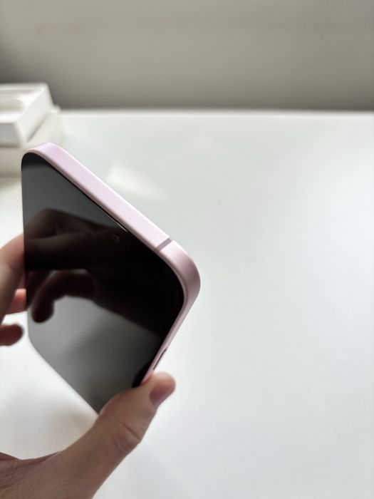 Продам Iphone 15 128GB Pink