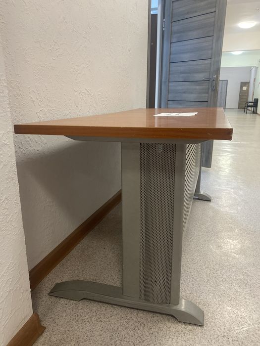 Рабочий стол с размером длинна L160 B70 H75