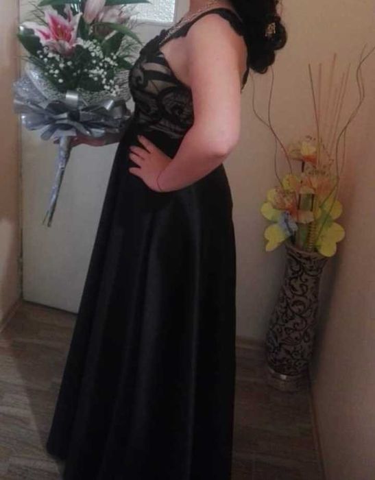 Продавам бална рокля