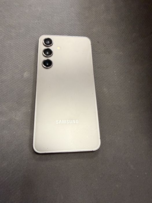 Samsung Galaxy S23 5G 8/128GB / перфектен