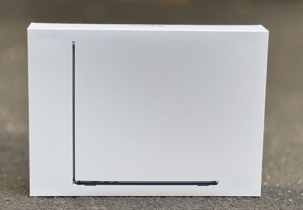 НОВ!!! Лаптоп Apple MacBook Air 15”, чип M3, 8GB RAM, 256GB SSD, Midn.