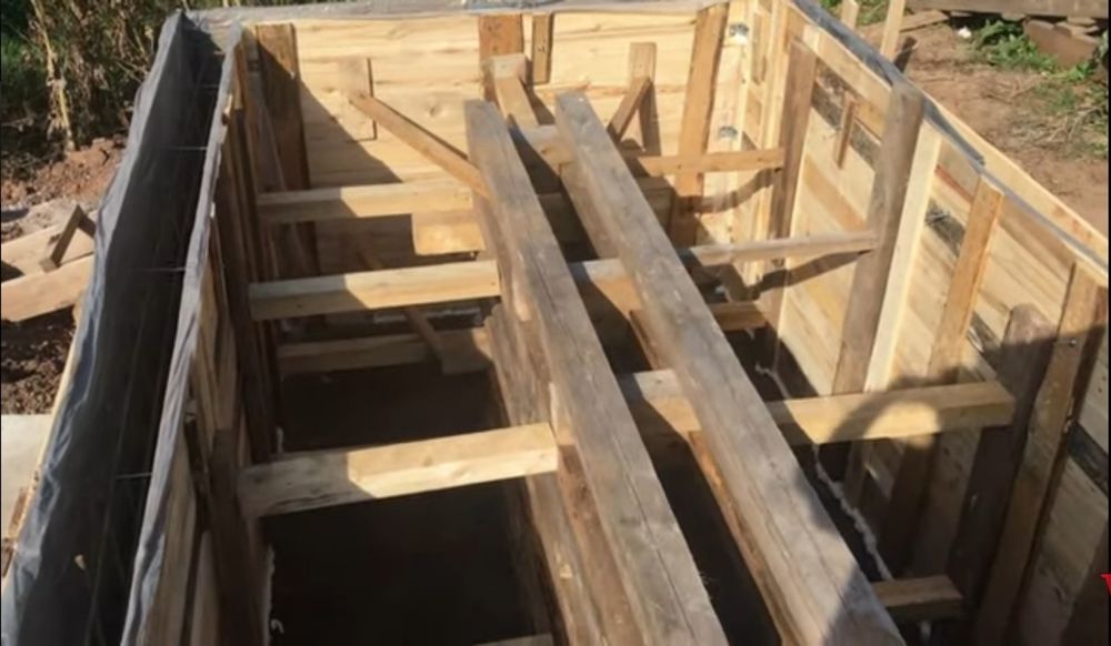 строительство бассейна димантаж