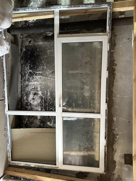 Пластиковое окно с дверцей (ПВХ)