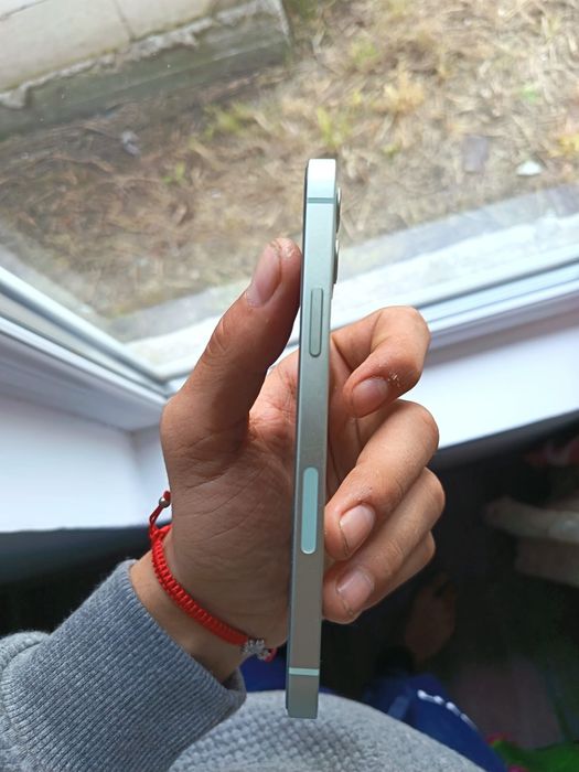 Vand iphone 12 in stare foarte buna