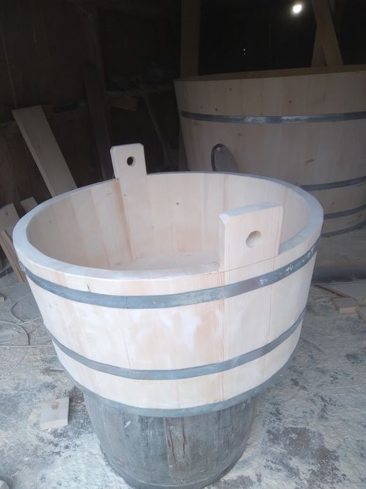 Ciubar din lemn de molid pentru baie