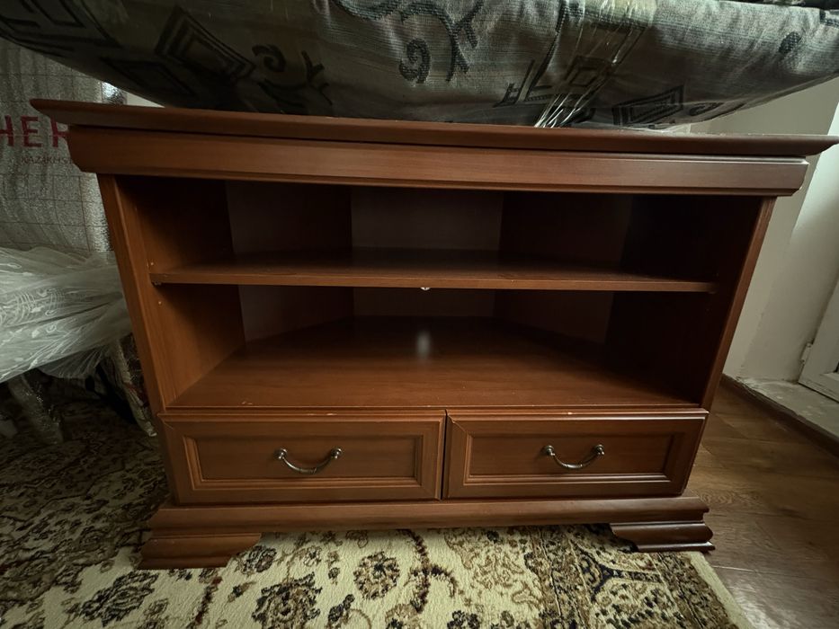 телевизор с подставкой