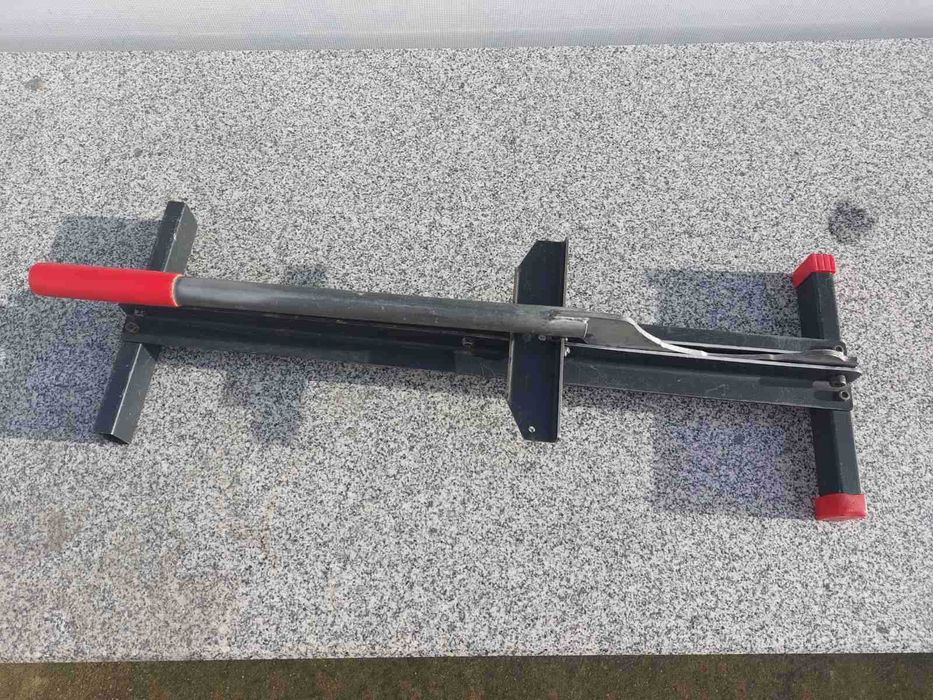 Гилотина за ламинат и винил