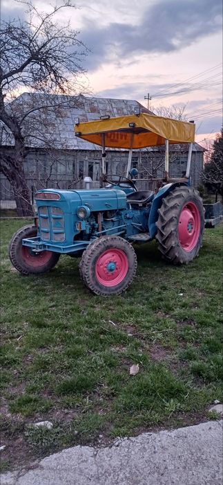 Tractor Ford super dexta