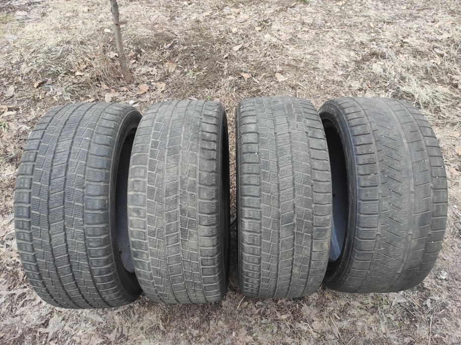 Продам зимнюю резину.
